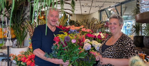 Al 25 jaar werkt Rick Vlieghuis in de bloembinderij in winkelcentrum Groot Driene.
